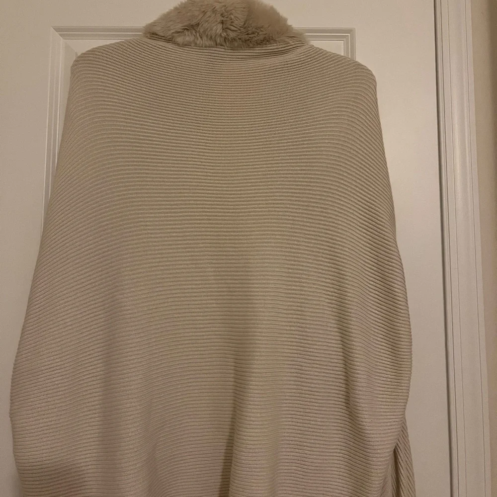 White House Black Market Faux Fur Cover Up - Picture 9 of 12